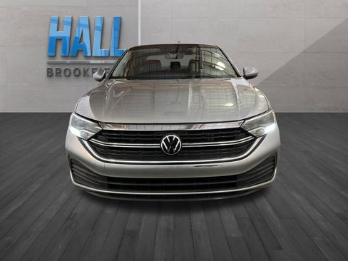 Used 2024 Volkswagen Jetta SE w/ Panoramic Sunroof Package image 9