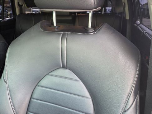 Used 2021 Toyota Highlander XLE FWD image 18
