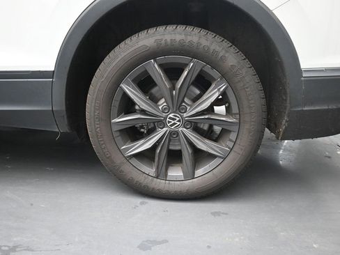 Used 2024 Volkswagen Tiguan SE AWD/4WD image 13