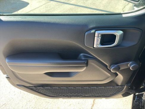 Used 2021 Jeep Wrangler Sport image 12