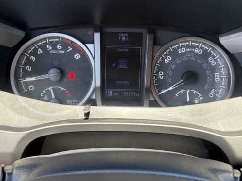 Used 2021 Toyota Tacoma SR5 AWD/4WD image 18