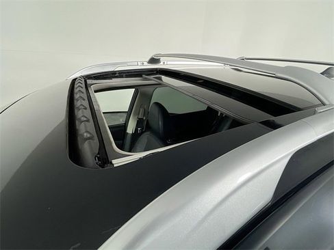 Used 2018 Nissan Rogue SL w/ Premium Package image 24