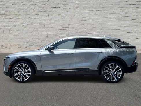 Used 2025 Cadillac Lyriq Luxury w/ LPO, Floor Liner Package AWD/4WD image 2