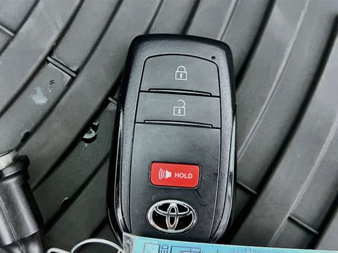 Used 2025 Toyota Prius Plug-In Hybrid FWD image 35