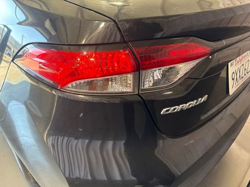Used 2021 Toyota Corolla LE FWD image 13
