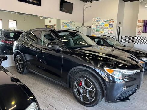 Used 2018 Alfa Romeo Stelvio Sport w/ Quick Order Package 22J Sport AWD/4WD image 2