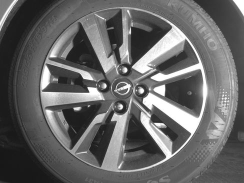 Used 2025 Nissan Versa SV FWD image 12