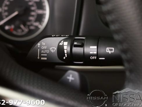Used 2025 Mitsubishi Outlander SE FWD image 25