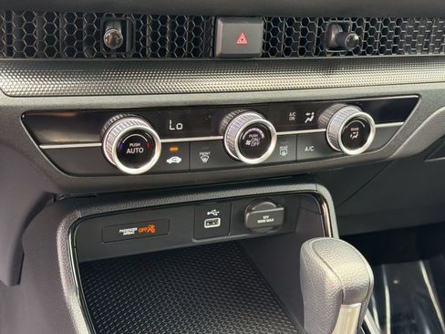Used 2025 Honda CR-V LX image 17