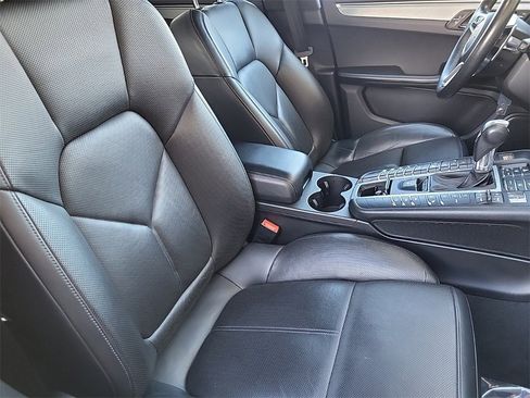 Used 2020 Porsche Macan Turbo image 19