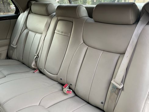 Used 2008 Cadillac DTS Luxury II image 17