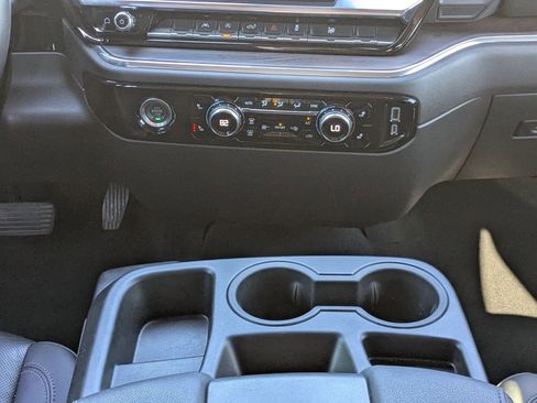 Used 2024 GMC Sierra 1500 SLT image 19