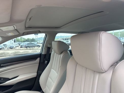 Used 2022 Honda Accord EX-L image 11