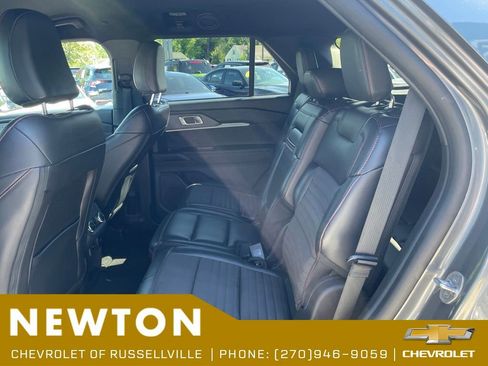 Used 2025 Ford Explorer ST-Line w/ ST-Line Street Pack AWD/4WD image 33