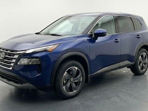 Used 2025 Nissan Rogue SV image 3
