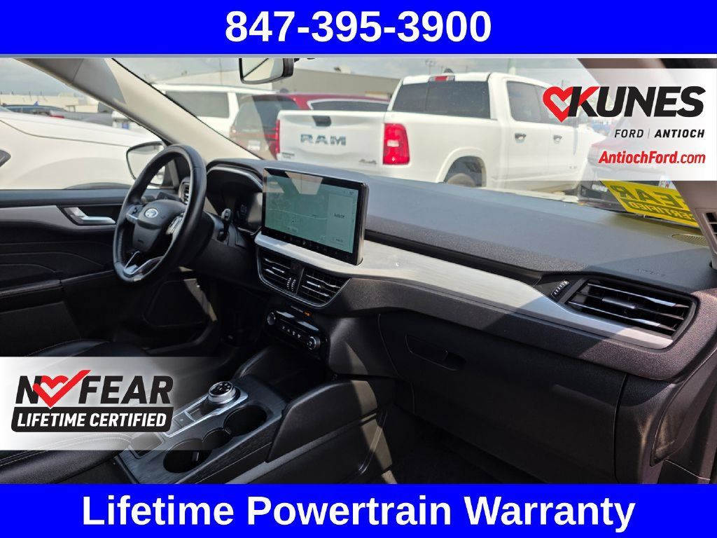 Certified 2025 Ford Escape Platinum AWD/4WD image 40