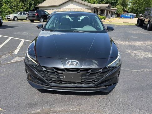 Used 2023 Hyundai Elantra SE FWD image 2