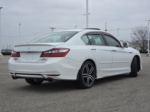 Used 2016 Honda Accord Touring image 16