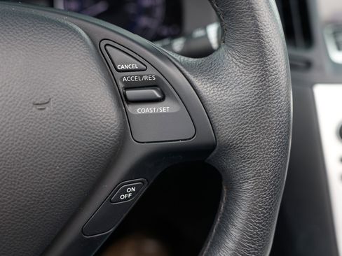 Used 2014 INFINITI Q60 Convertible w/ Premium Package image 32