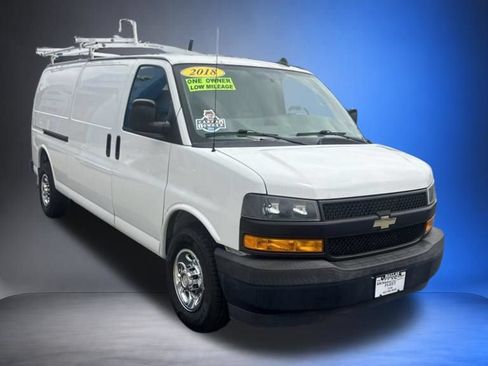 Used 2018 Chevrolet Express 3500 Extended w/ Driver Convenience Package RWD image 8