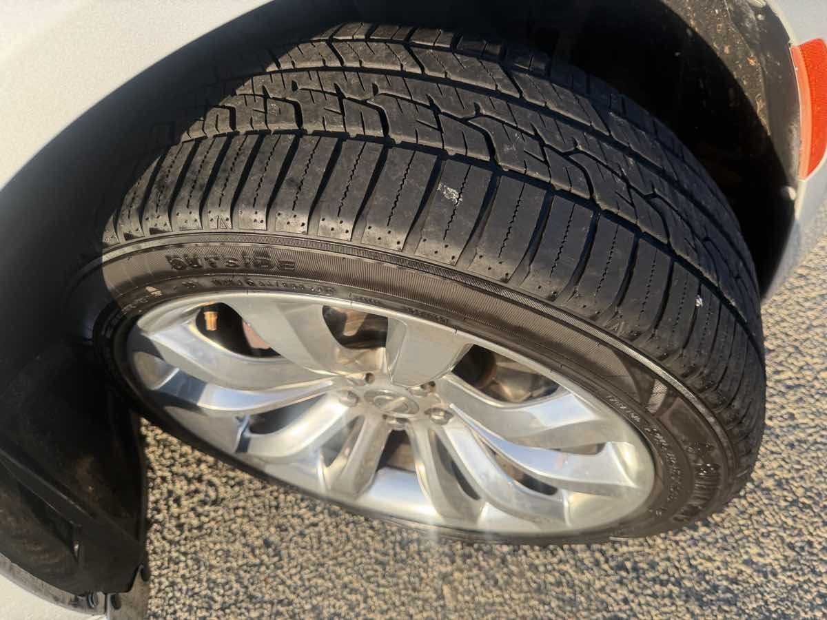 Used 2019 Chrysler 300 Limited w/ Safetytec Plus Group RWD image 12