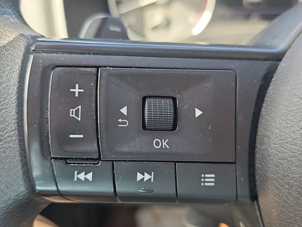 Used 2023 Nissan Rogue S AWD/4WD image 29