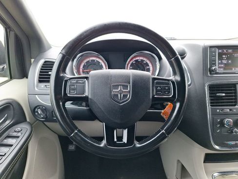 Used 2019 Dodge Grand Caravan SXT FWD image 13