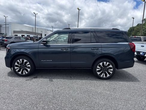 Used 2025 Ford Expedition Platinum w/ Driver's Package AWD/4WD image 4