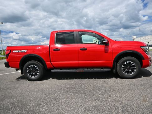 Used 2022 Nissan Titan PRO-4X w/ Pro-4x Convenience Package AWD/4WD image 5