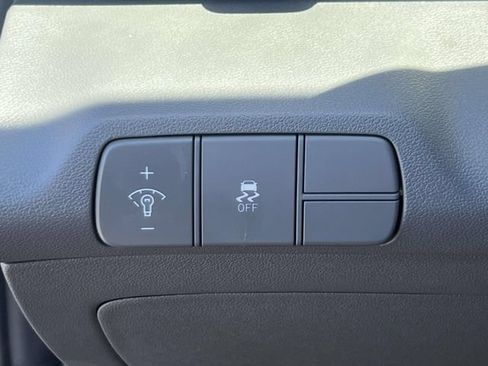 Certified 2025 Hyundai Elantra SEL FWD image 20