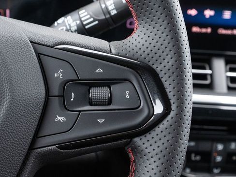 New 2025 Chevrolet Trax RS w/ Sunroof Package image 19