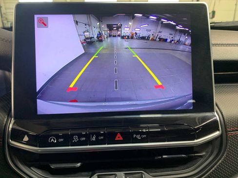 Used 2025 Jeep Compass Trailhawk w/ Trailhawk Elite Group AWD/4WD image 5