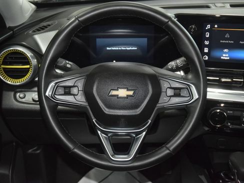 Used 2025 Chevrolet Trax LT w/ Driver Confidence Package FWD image 34
