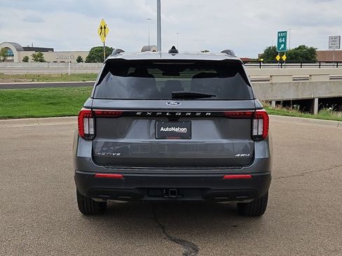 Used 2025 Ford Explorer Active AWD/4WD image 7