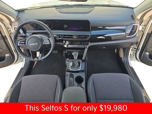 Used 2025 Kia Seltos S image 15