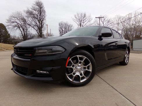 Used 2016 Dodge Charger SXT w/ AWD Premium Group image 2