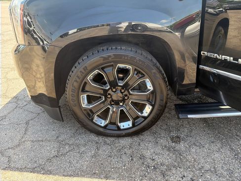 Used 2020 GMC Yukon Denali w/ Denali Ultimate Package AWD/4WD image 28