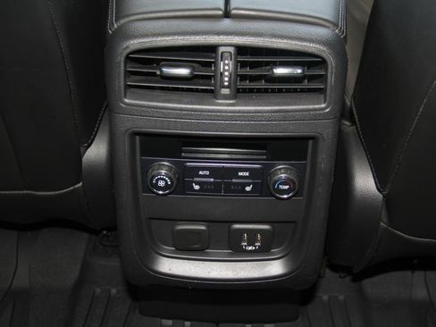 Used 2020 Buick Envision Essence w/ Experience Buick Package FWD image 23