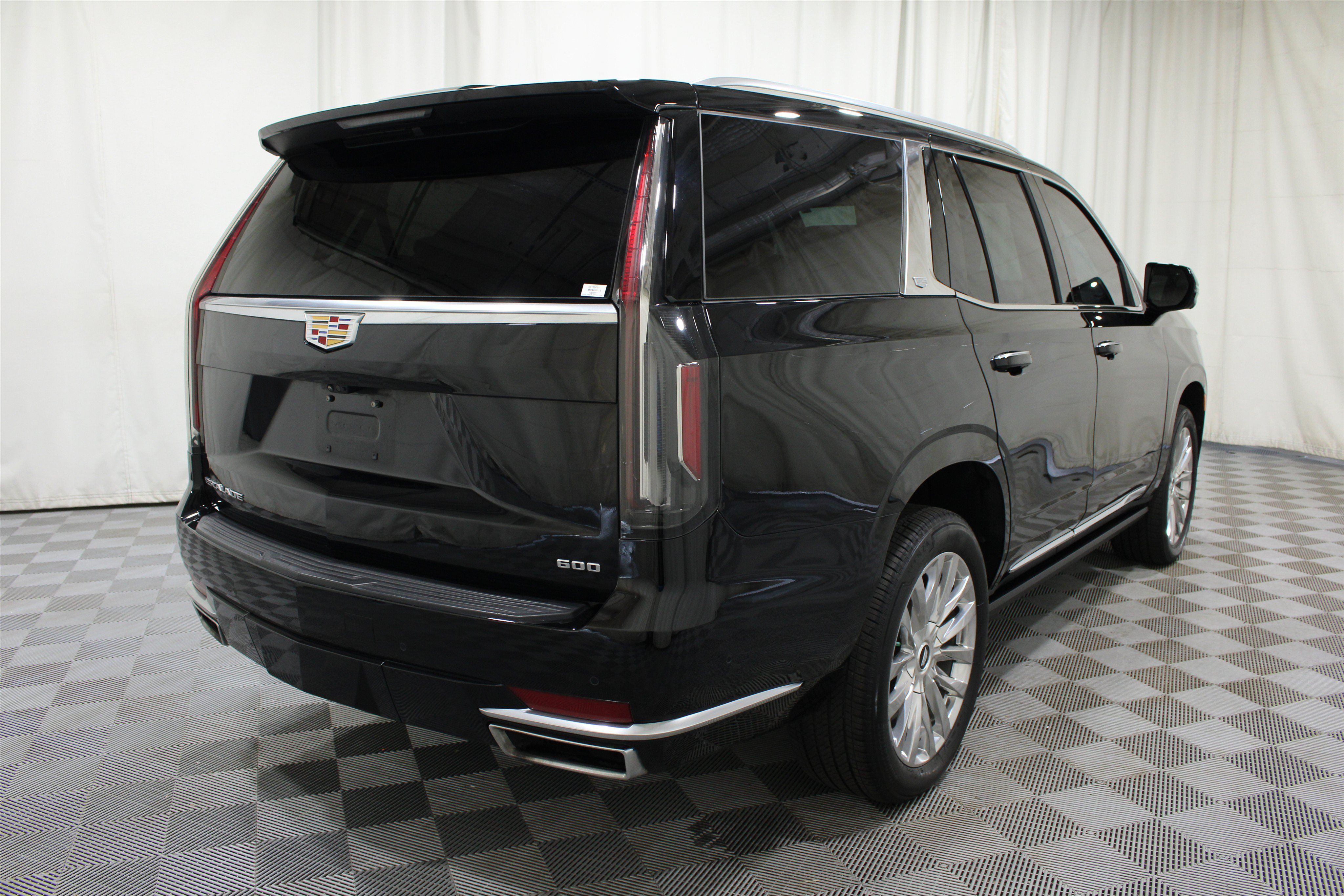 Certified 2024 Cadillac Escalade Premium Luxury w/ Performance Package AWD/4WD image 35