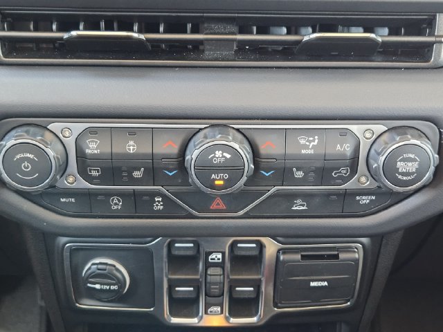 Used 2026 Jeep Wrangler Unlimited Sahara AWD/4WD image 23