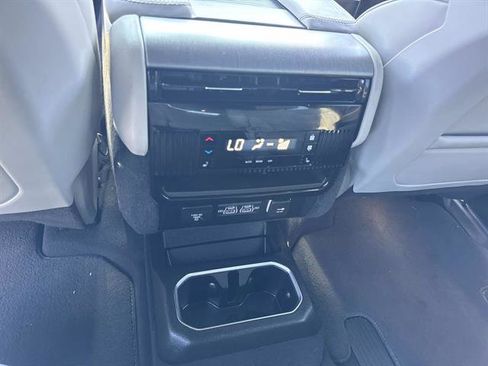 Used 2025 Jeep Wagoneer Series II AWD/4WD image 11