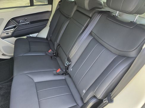 Certified 2024 Land Rover Range Rover SE AWD/4WD image 16
