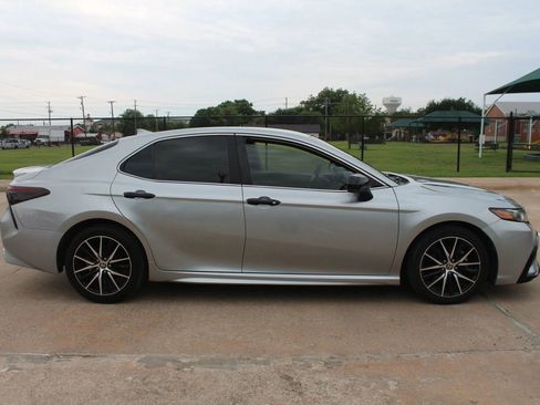 Used 2021 Toyota Camry SE FWD image 13