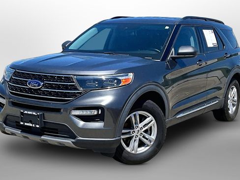 Used 2020 Ford Explorer XLT w/ Equipment Group 202A RWD image 13
