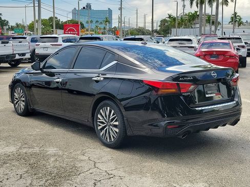Used 2023 Nissan Altima 2.5 SV w/ SV Premium Package FWD image 10