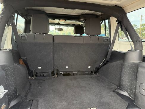 Used 2014 Jeep Wrangler Unlimited Willys image 16