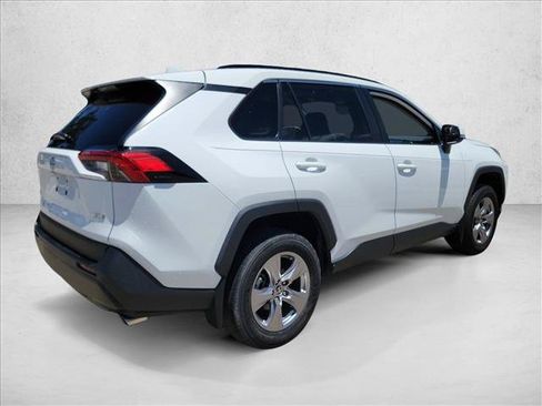 Used 2022 Toyota RAV4 XLE w/ Convenience Package FWD image 5