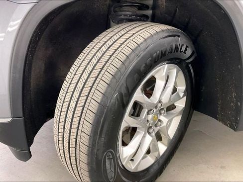 Used 2020 Chevrolet Traverse LT FWD image 33