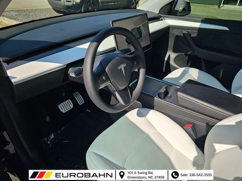 Used 2024 Tesla Model Y Performance AWD/4WD image 11