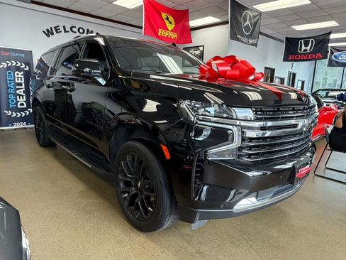 Used 2022 Chevrolet Suburban LT w/ LT Signature Plus Package AWD/4WD image 4